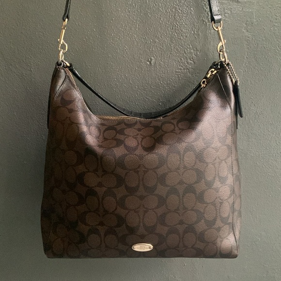 Coach - Picture 2 of 12